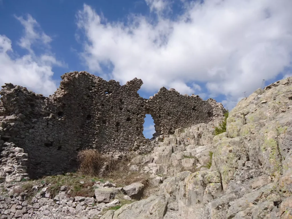 Устра, Счупената планина, Овчево и Мъженци
