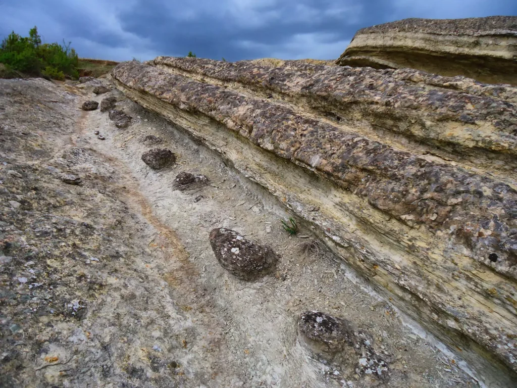 Устра, Счупената планина, Овчево и Мъженци
