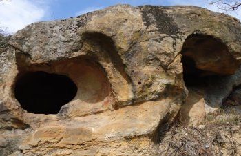 Светилищата със скалните стълби в Родопите