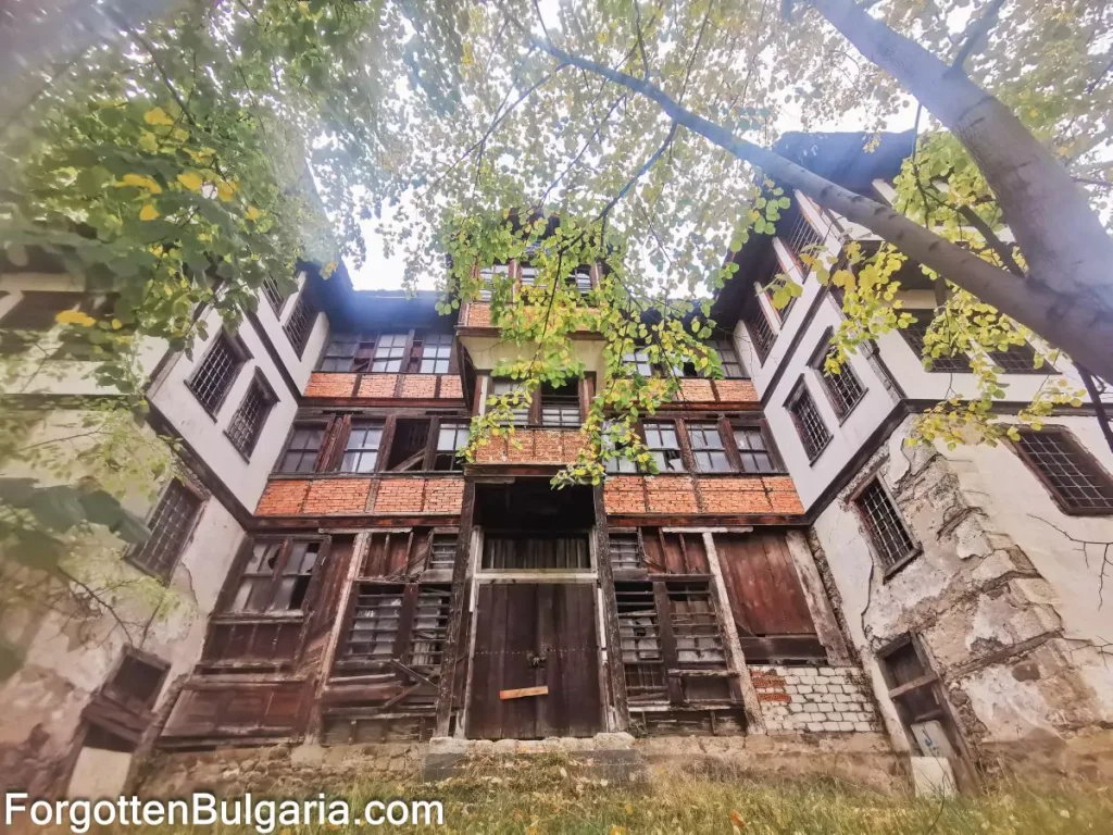 Пангаловата къща